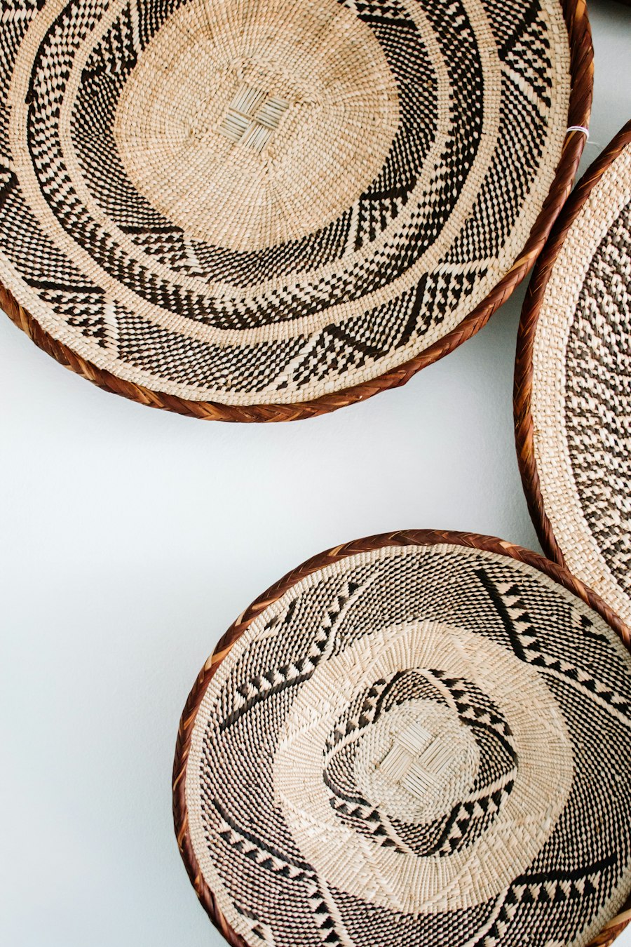 Plateaux muraux décoratifs tressés